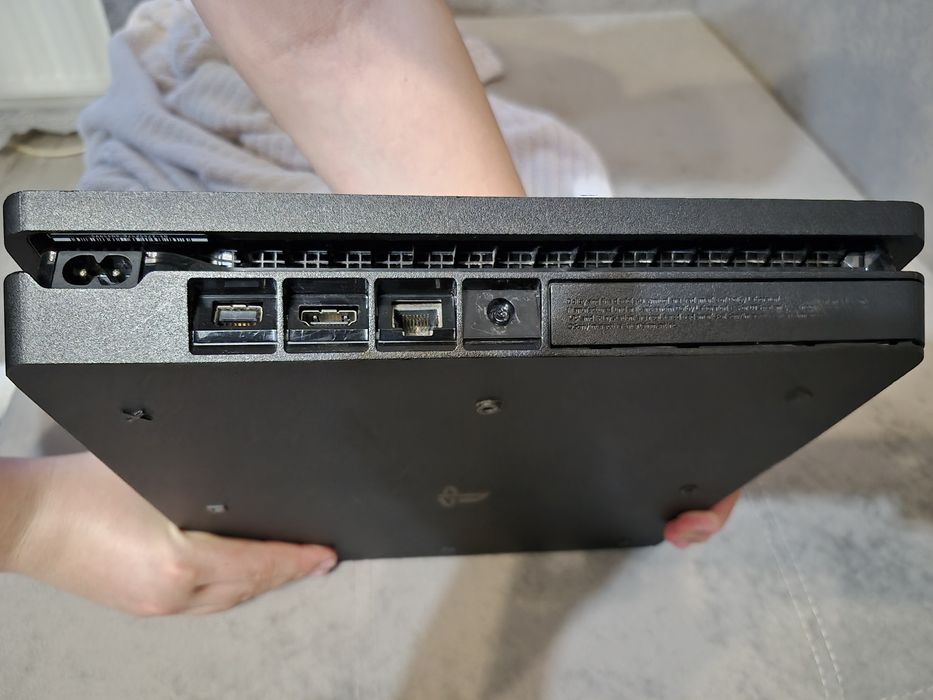 Продам Sony Playstation 4 slim