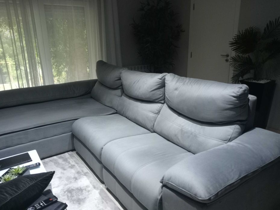 Sofá cinzento eléctrico