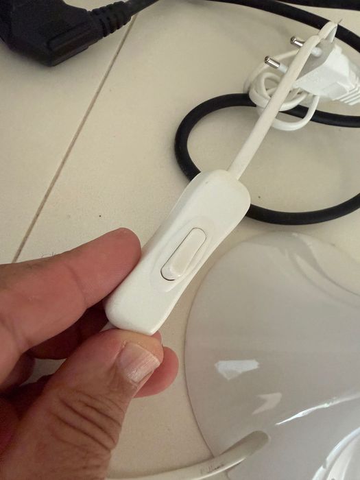 Candeeiro branco Ikea com lâmpada