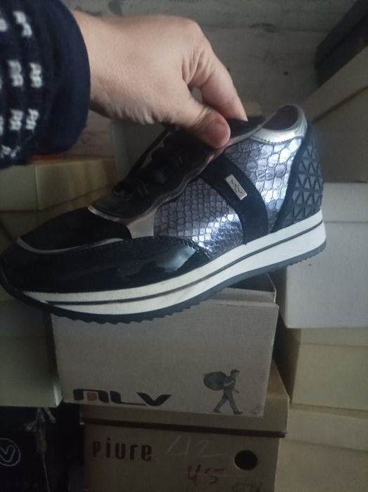 Sapatos - Lote de 400 pares de sapatos de senhora