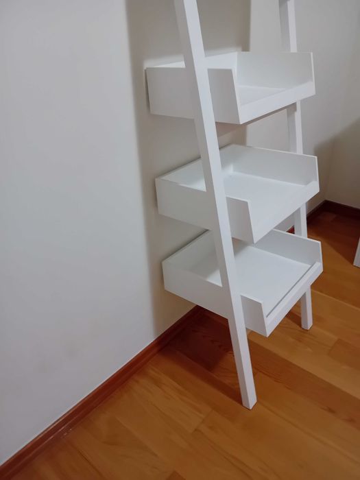 Estante elegante da Banak