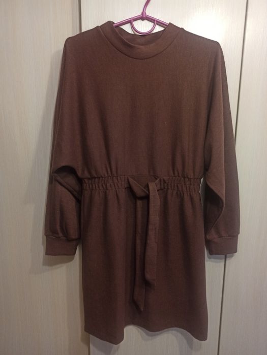Коричнева (шоколадного кольору) тепла сукня плаття