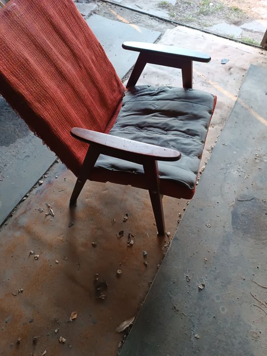 Продам крісла під реставрацію 2500 шт