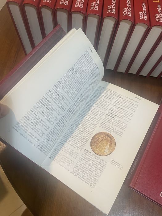 Livro Nova Enciclopedia Larousse