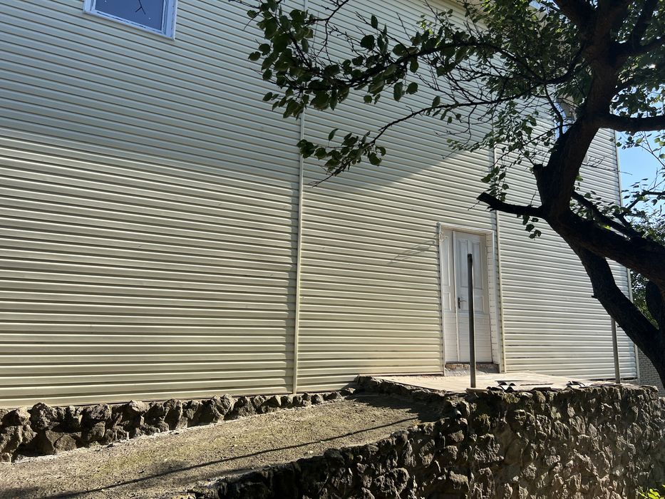 Продажа двоповерхового дуплекса - пів будинку - на Росі