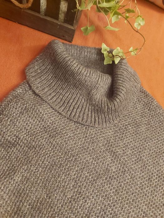 Narzutka z golfem Reserved poncho