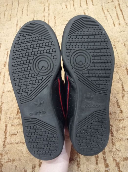 Кроссовки Adidas Continental 8.