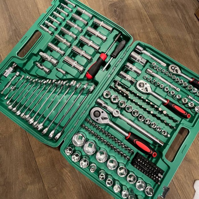 Набір інструментів на 216 предметів