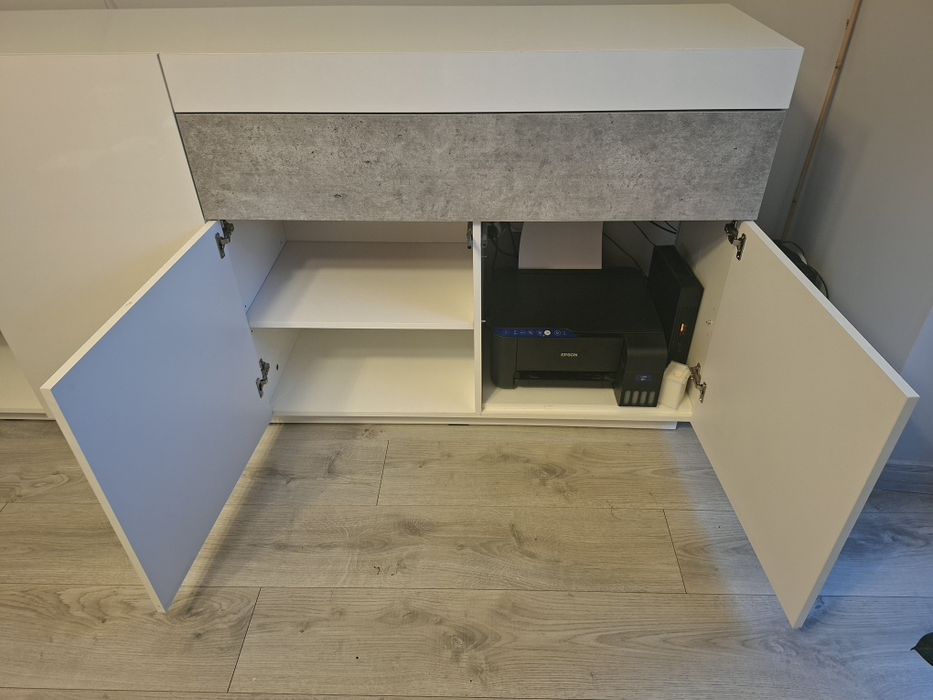 Sprzedam biala komode