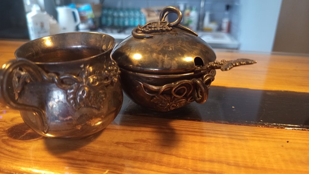 Posrebrzana Cukiernica Hefra, mlecznik Hefra motyw kiść winogron