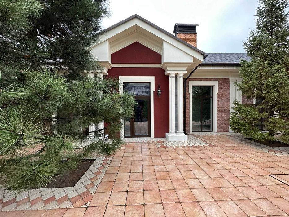 Оренда будинка у мiстечку з выходом на рiчку   . село  Козин