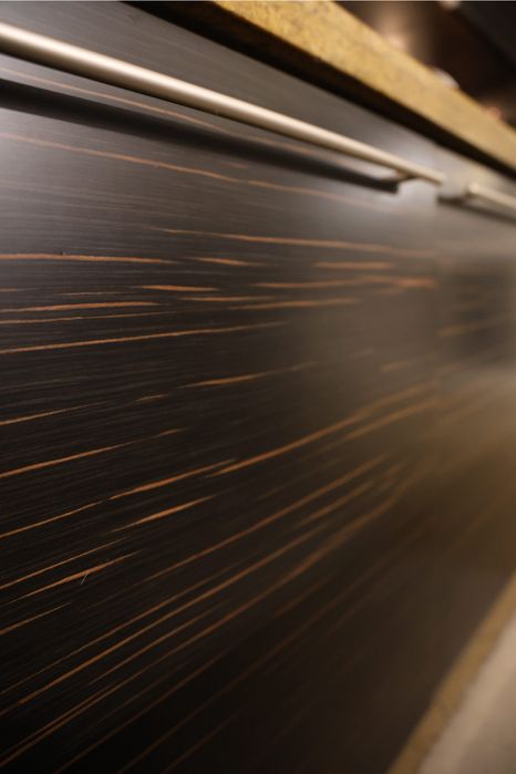 Kuchnia wraz z blatem granitowym i sprzętami