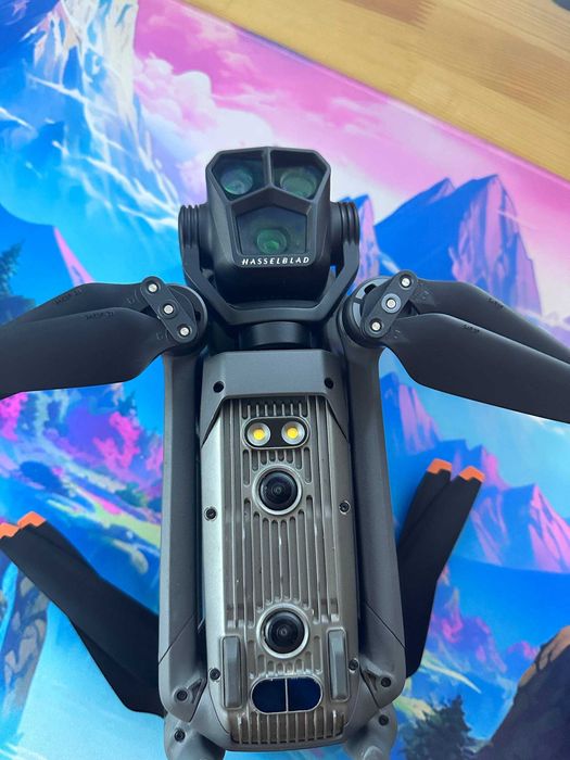 Квадрокоптер DJI Mavic 3 Pro + пульт DJI RC