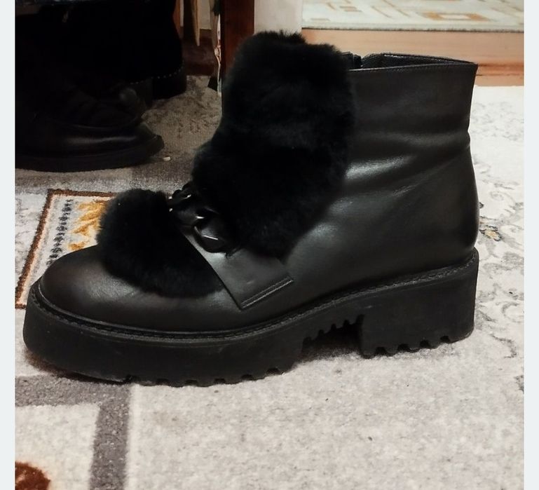 Ботинки 39.5-40 . Кросівки  40-41