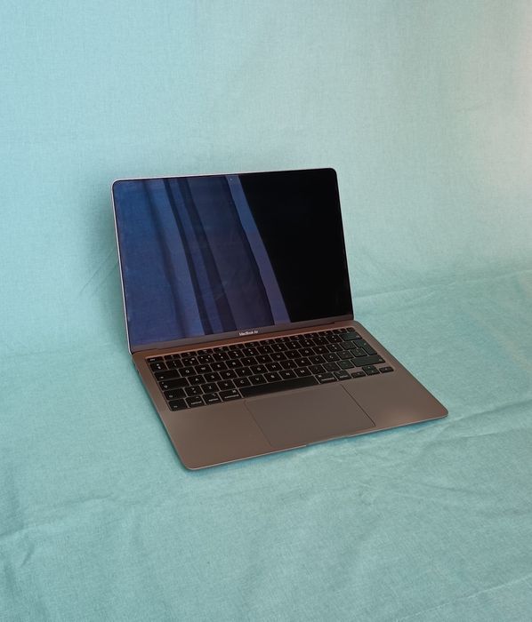 MacBook Air 13" (2020) – Cinzento Espacial – Bom estado