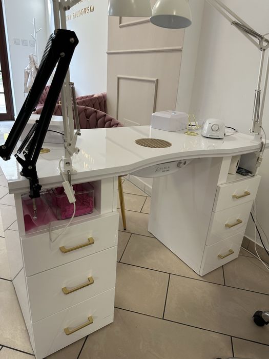 Biurko afinia prestige z pochlaniaczem