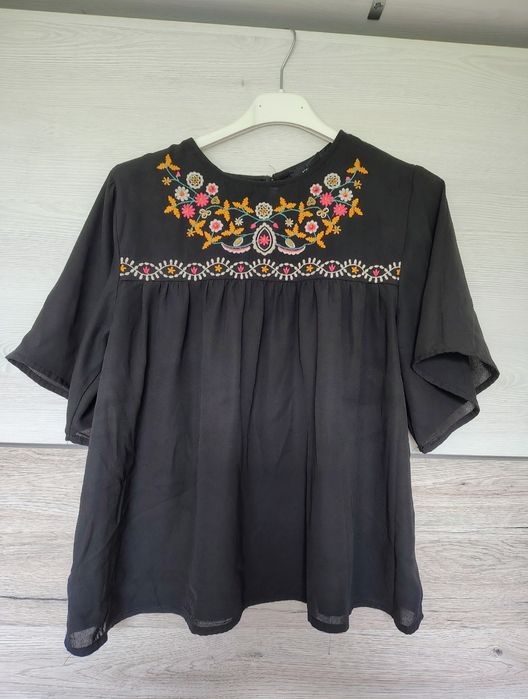 Czarna boho bluzka z haftem