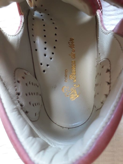 Sandálias de menina em pele cor de rosa