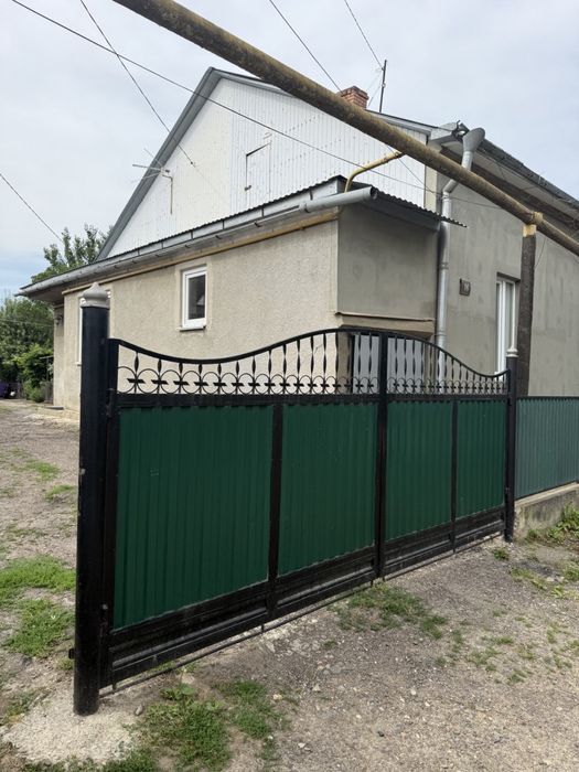 Продається 2-кімнатна квартира в Садгорі