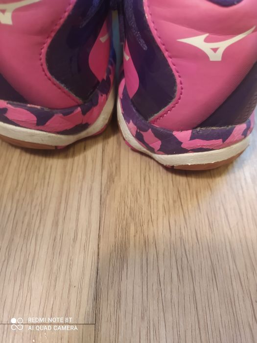 Футзалки японського бренду mizuno