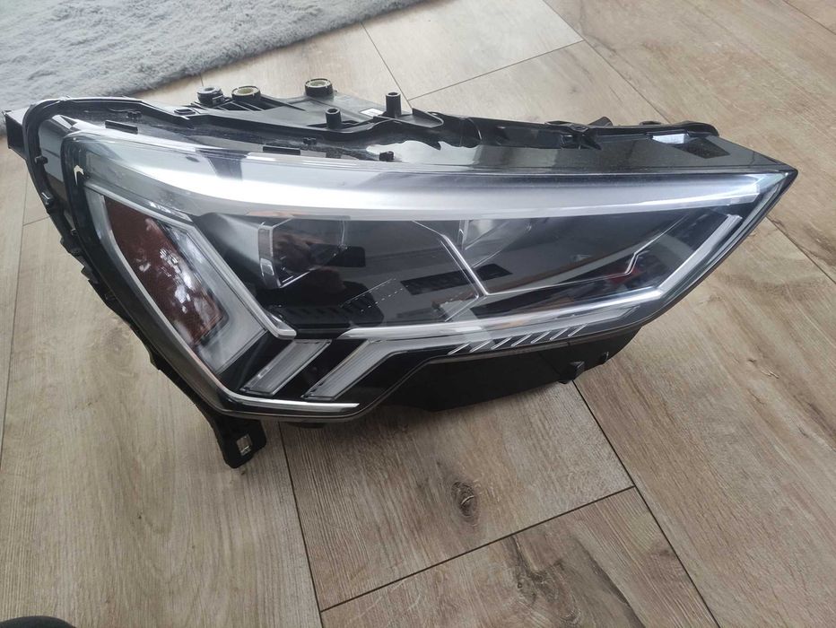 lampa led prawy przód audi Q3 premium plus
