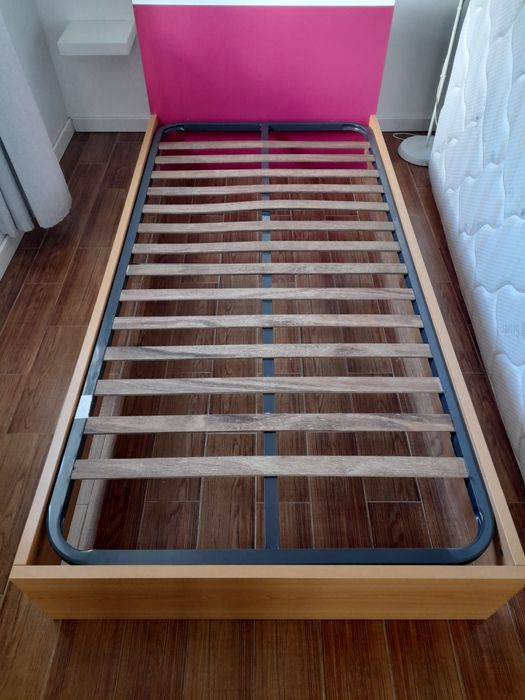 Cama  de solteiro de boa qualidade