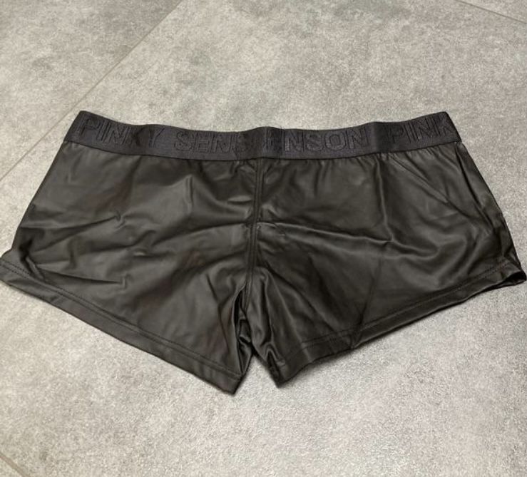 Чоловічі труси тканини під шкіру.