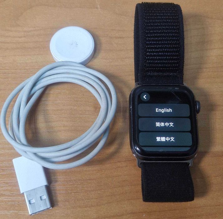Смарт-годинник Apple watch series 5 gps 44m.