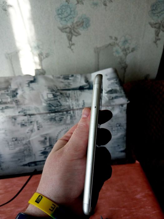 Смартфон Xiaomi Redmi 3 4G-в хорошем  и полностью рабочем состоянии