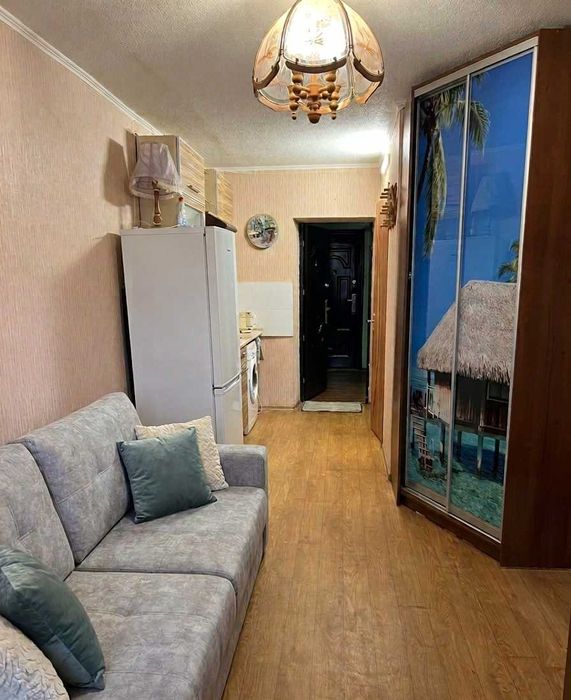 Продам гостинку. Харків (Харьков). Тихий район. Дешево.
