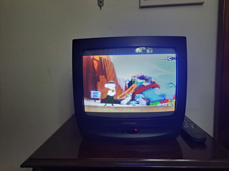 Televisão Crown em bom estado