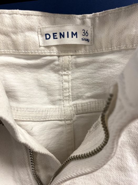 Biała jeansowa spódnica