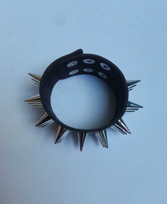 Pieszczocha, bransoletka: 3-rzędowe srebrne kolce (metal, rock, punk)