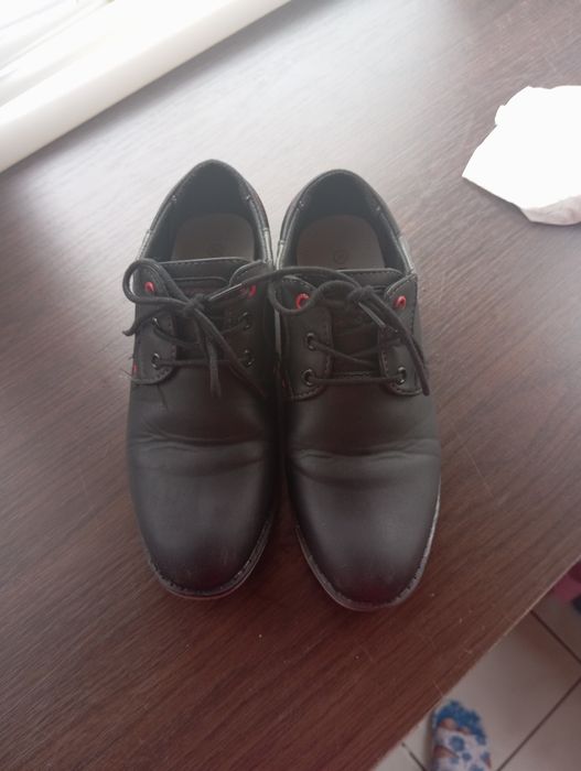 Elegancki buty chłopięce