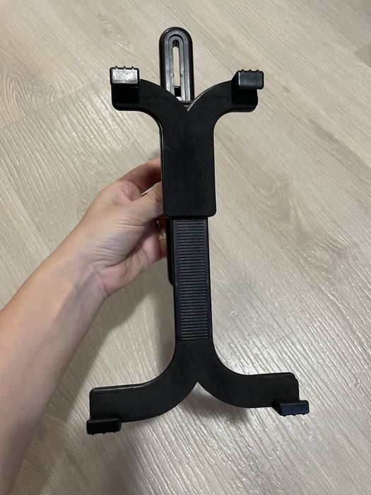 Автомобільний тримач для планшета