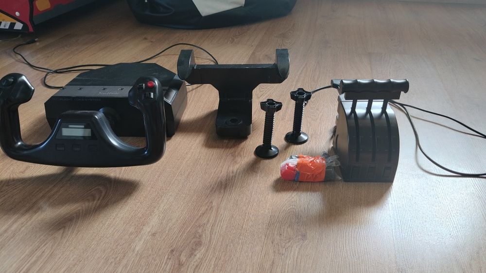 Wolant Saitek Pro flight system z przepustnica