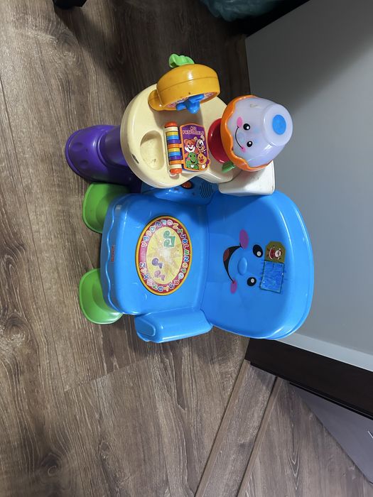 Krzesełko Fisher-Price z funkcjami dźwiękowymi
