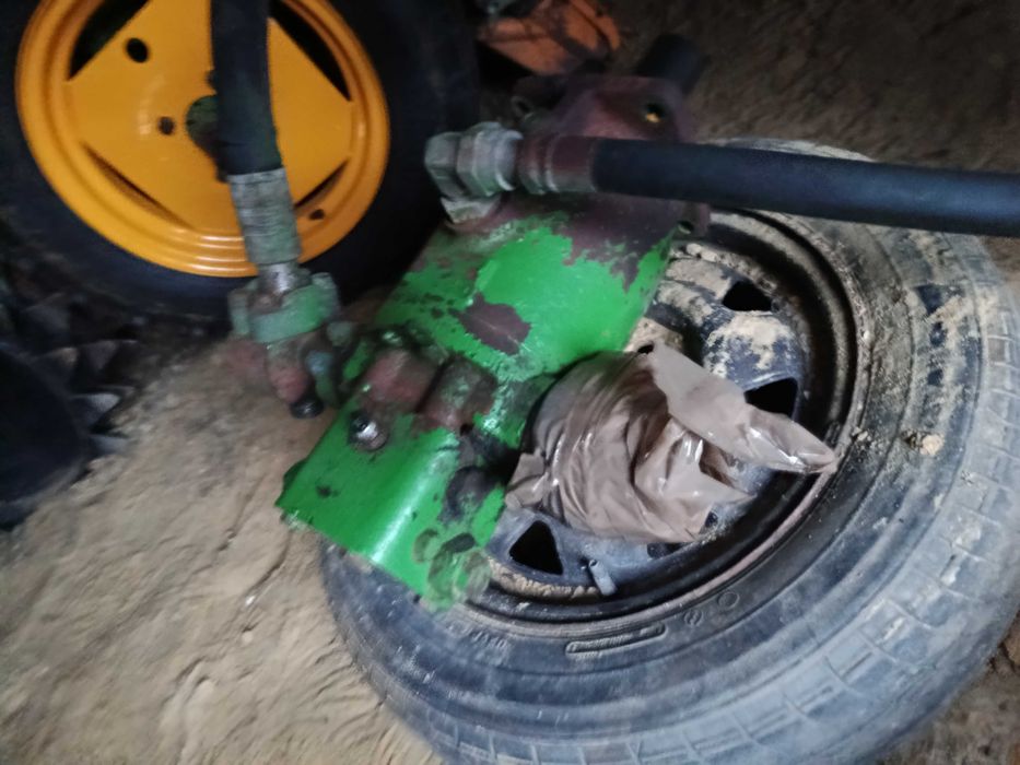 Hydromotor ,hydrostat jazdy sieczkarni kombajnu  John Deere