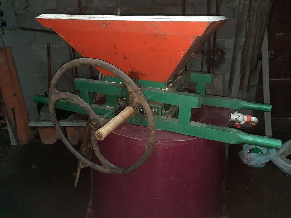 Relador de uvas, N°1, pode ver em Fafe