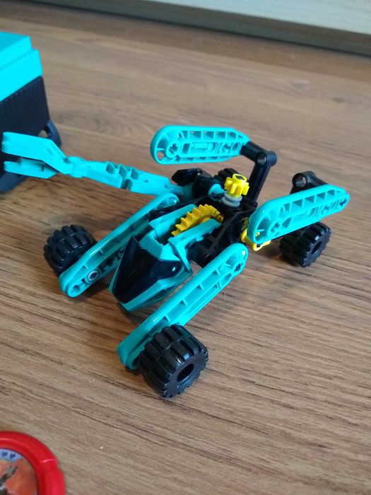 Zestaw LEGO Technic Throwbots Slizer i Turbo
