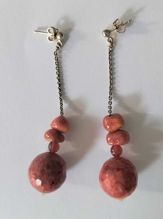 Brincos em prata e coral