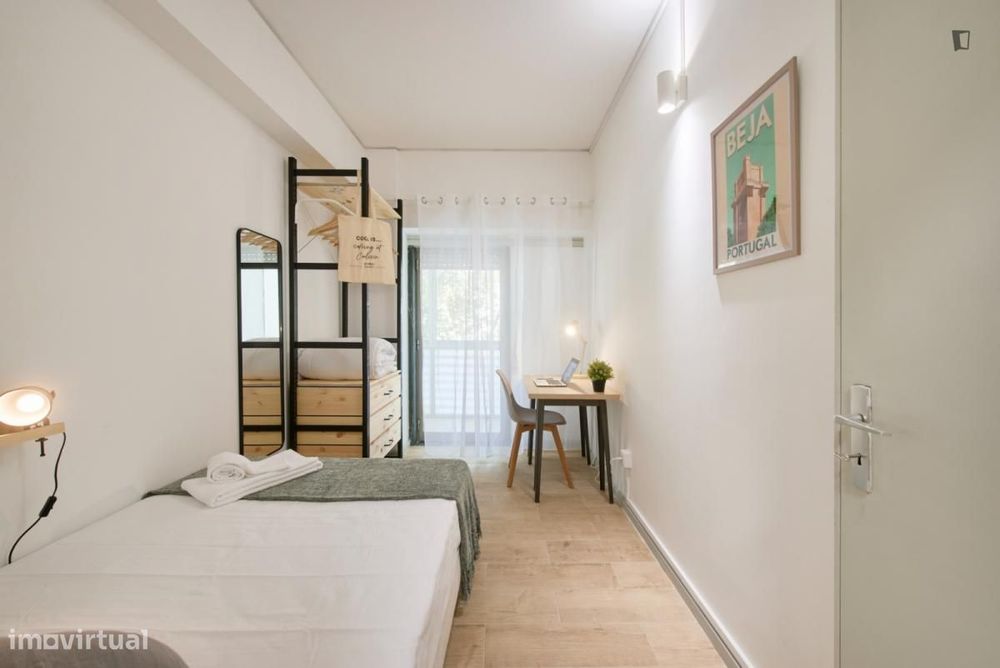 Quarto - localizado em Arroios Lisbon