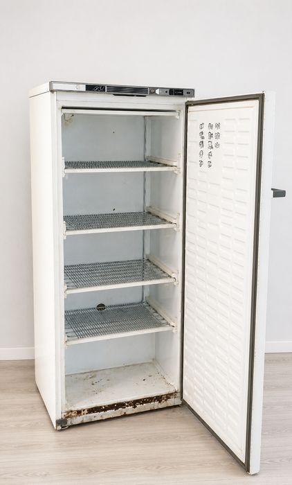 Морозильный шкаф Ariston, Италия, высокий