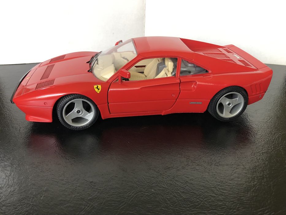 Model samochodu FERRARI GTO w skali 1/18