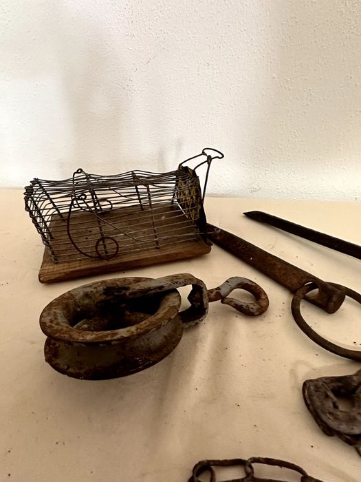 Lote roldana + ratoeira + estaca de burro e outro