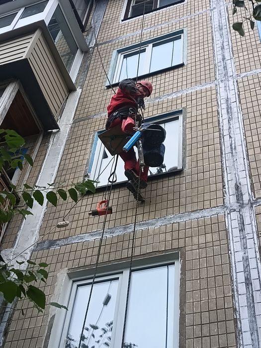 Утеплення квартир Київ балкони лоджії  вікна стіни у підїзді