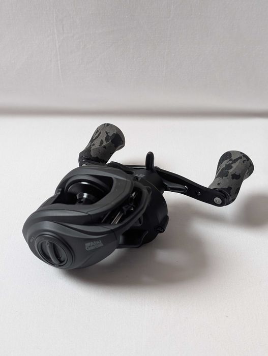 Carreto Abu Garcia Max4 X-L Black Ops (Mão Esquerda) - Não usado