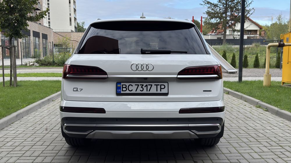 Авто Ауді Q7 2020 року