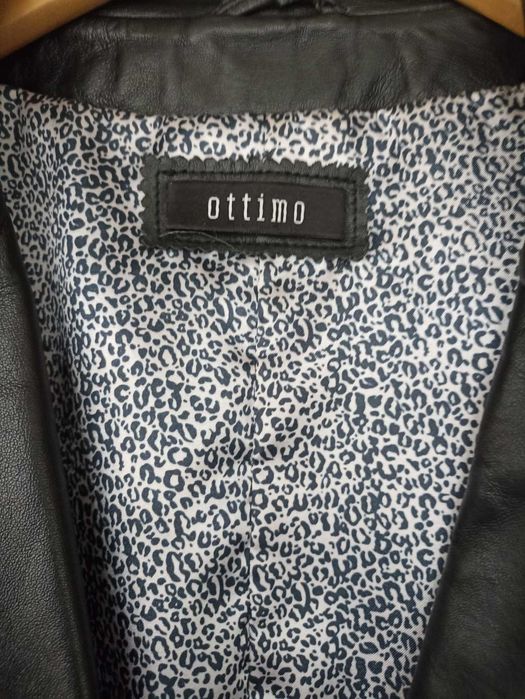 Шкіряний піджак. Дуже красива, нестандартна і водночас комфортна річ.