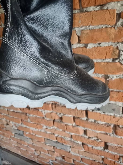 Продам нові робочі чоботи 46 розмір.